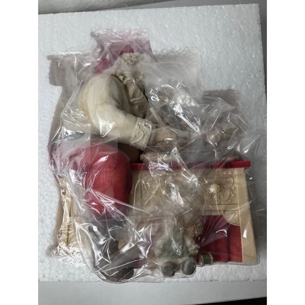 RARE Enesco The Heart Of Christmas Santa Finishing Touches 6001374 Retired